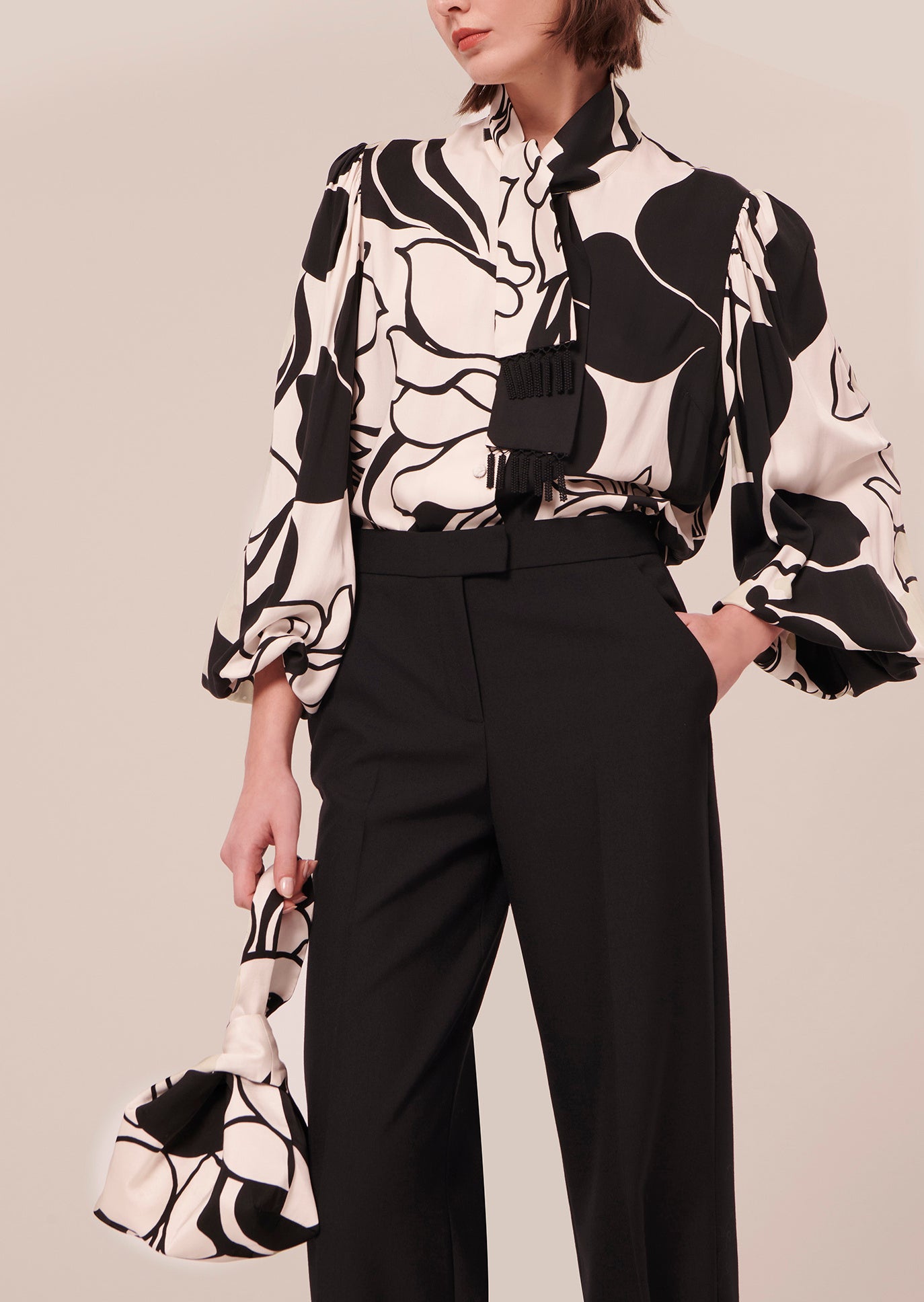 Top Toxane écru imprimé à fleurs noires Faume - seconde main