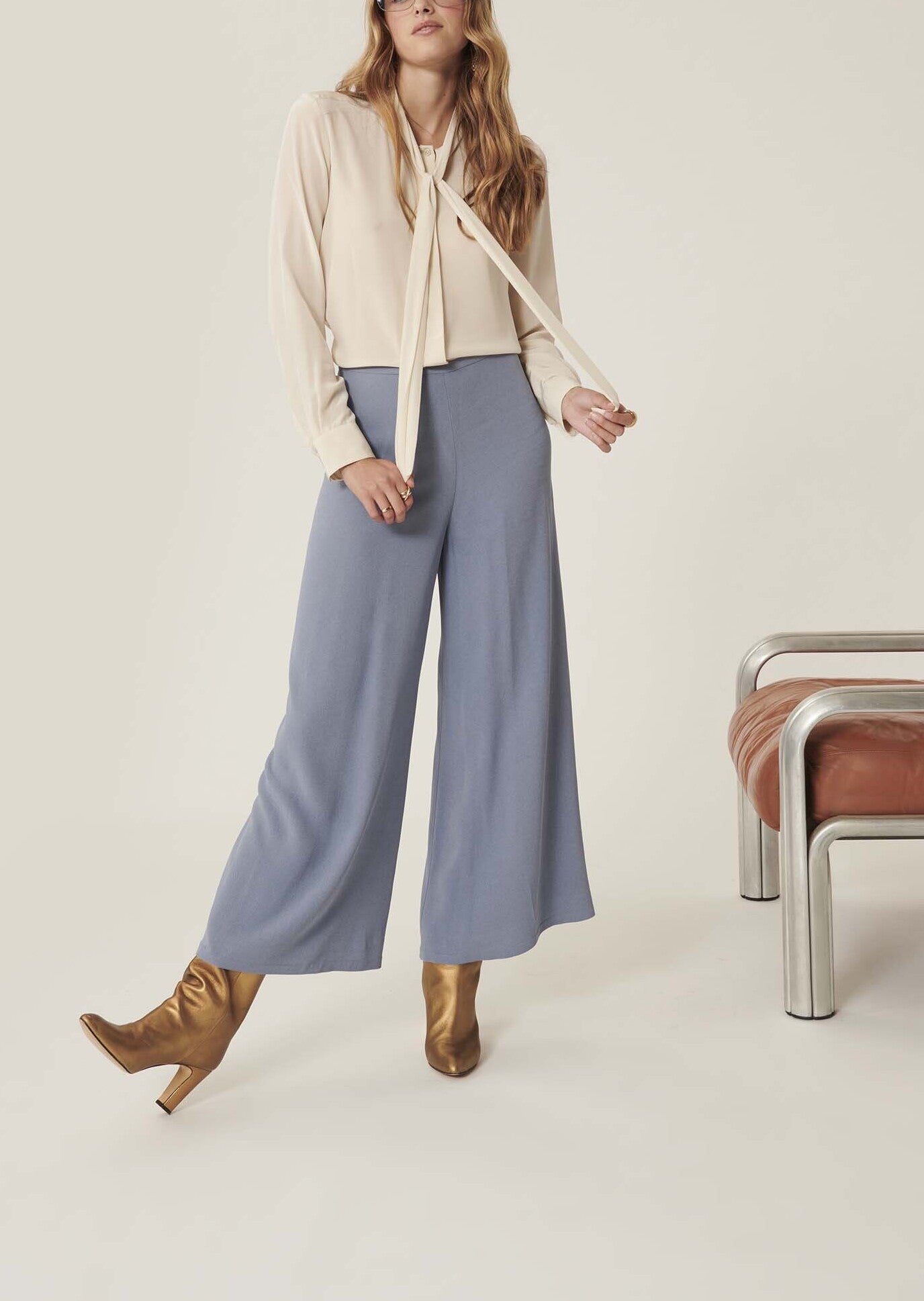 Pantalon Prunelle bleu en crêpe envers satin Faume - seconde main