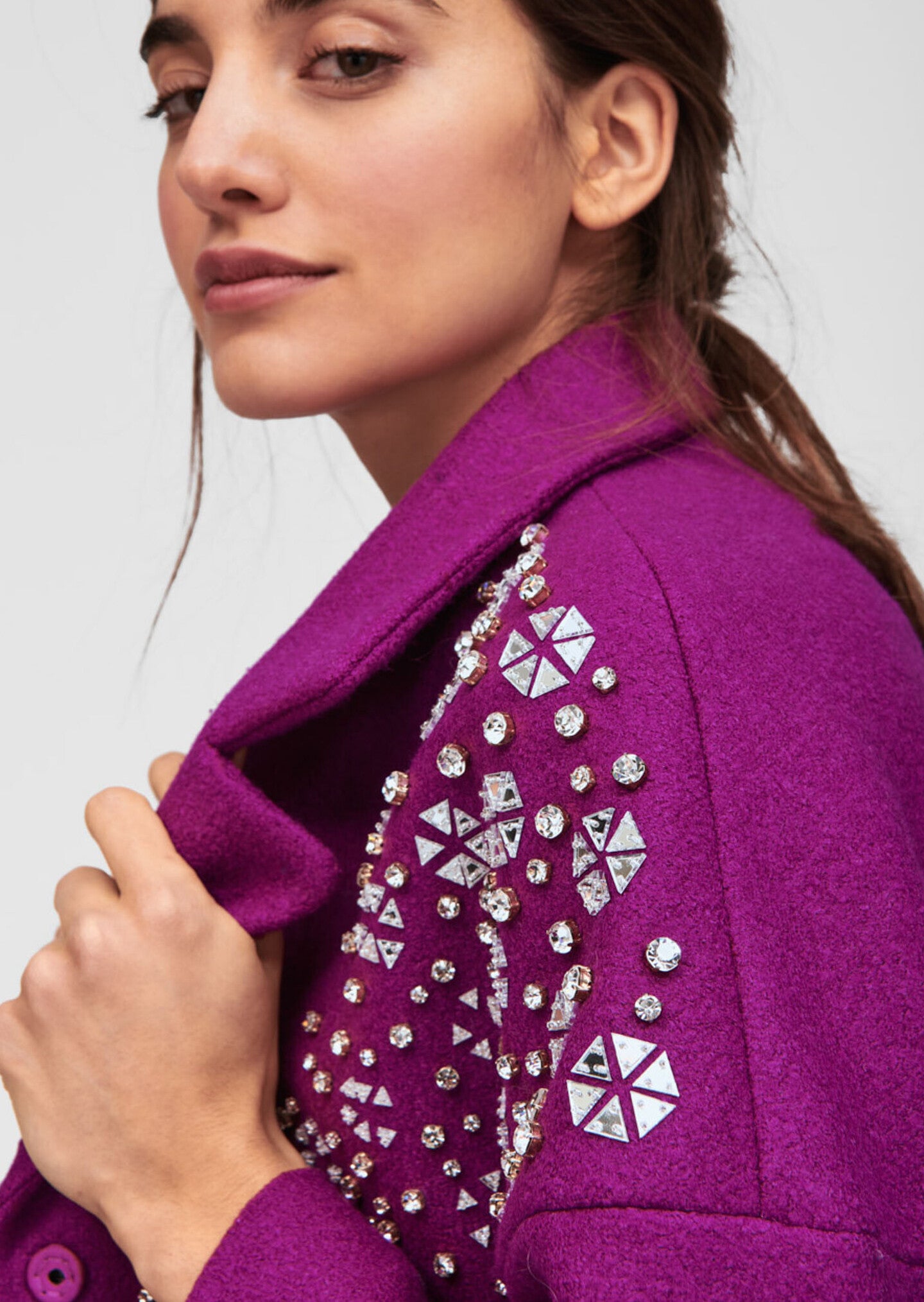 Manteau mi-long mauve brodé bijoux Faume - seconde main