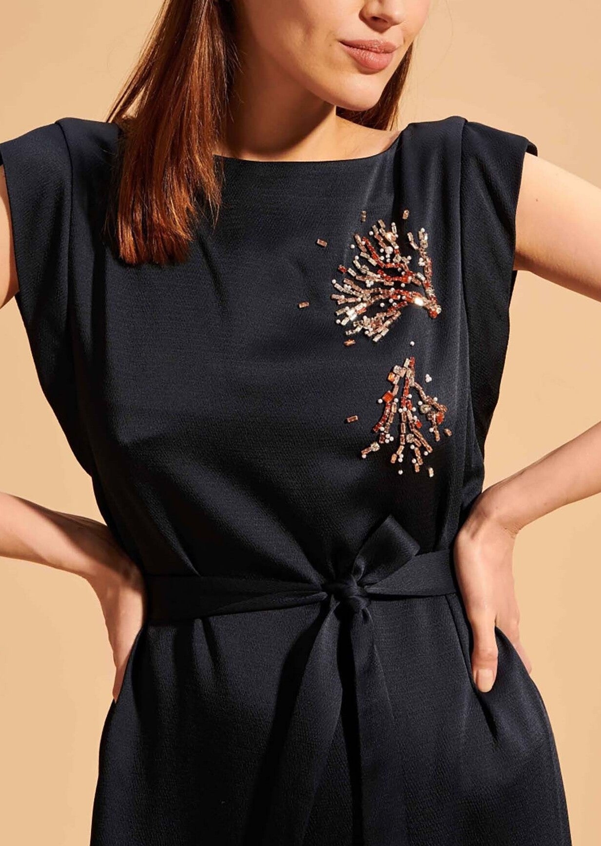 Robe Roisin bleue nuit en crêpe martelé brodée de strass Faume - seconde main