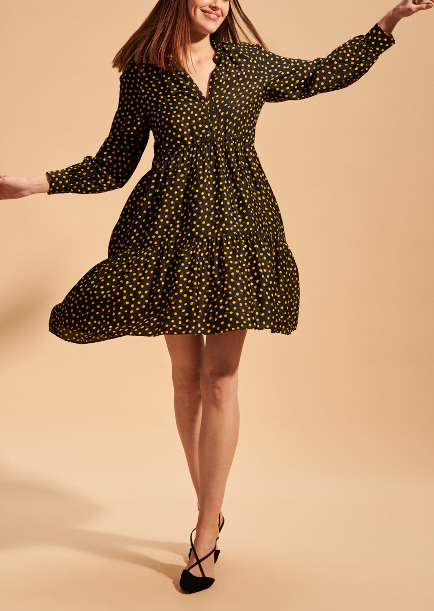 Robe Rovika noire façonnée imprimé pois jaune Faume - seconde main