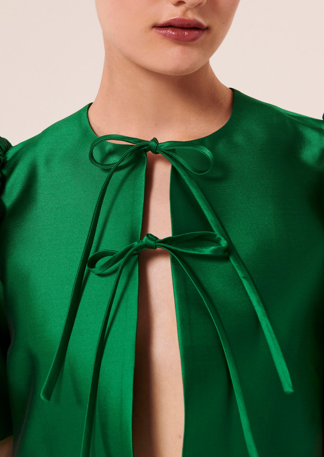 Veste Valentine verte en satin Faume - seconde main