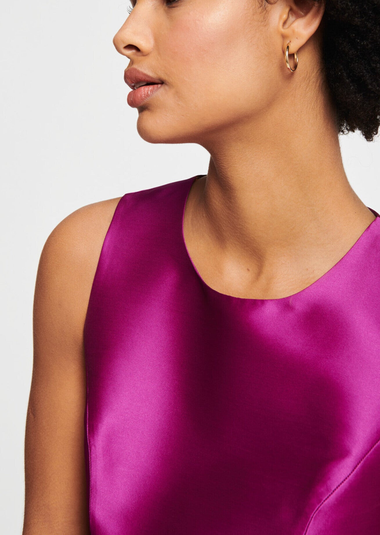 Robe courte aubergine en satin duchesse Faume - seconde main