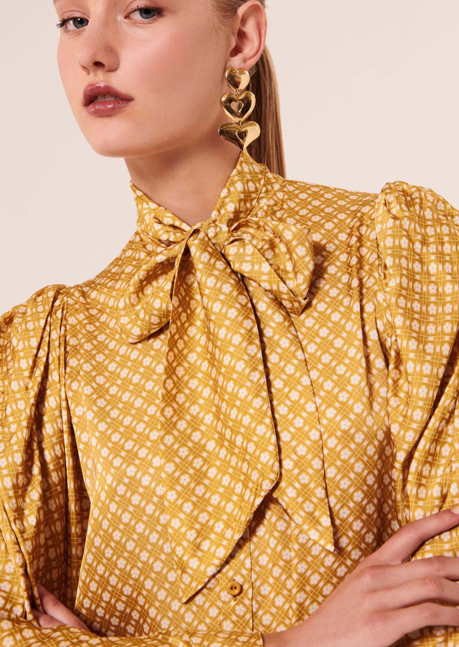 Chemise Candy jaune imprimé petites fleurs en satin Faume - seconde main