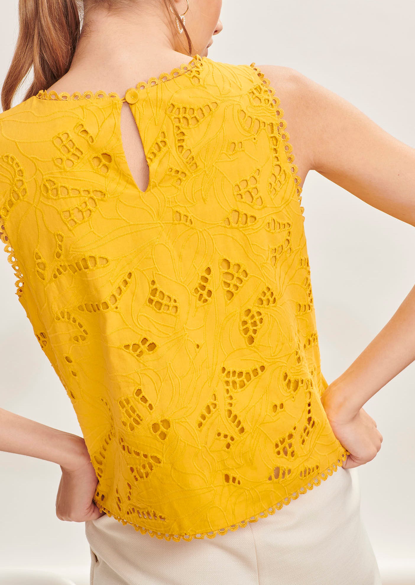 Top Thia jaune en broderie anglaise Faume - seconde main
