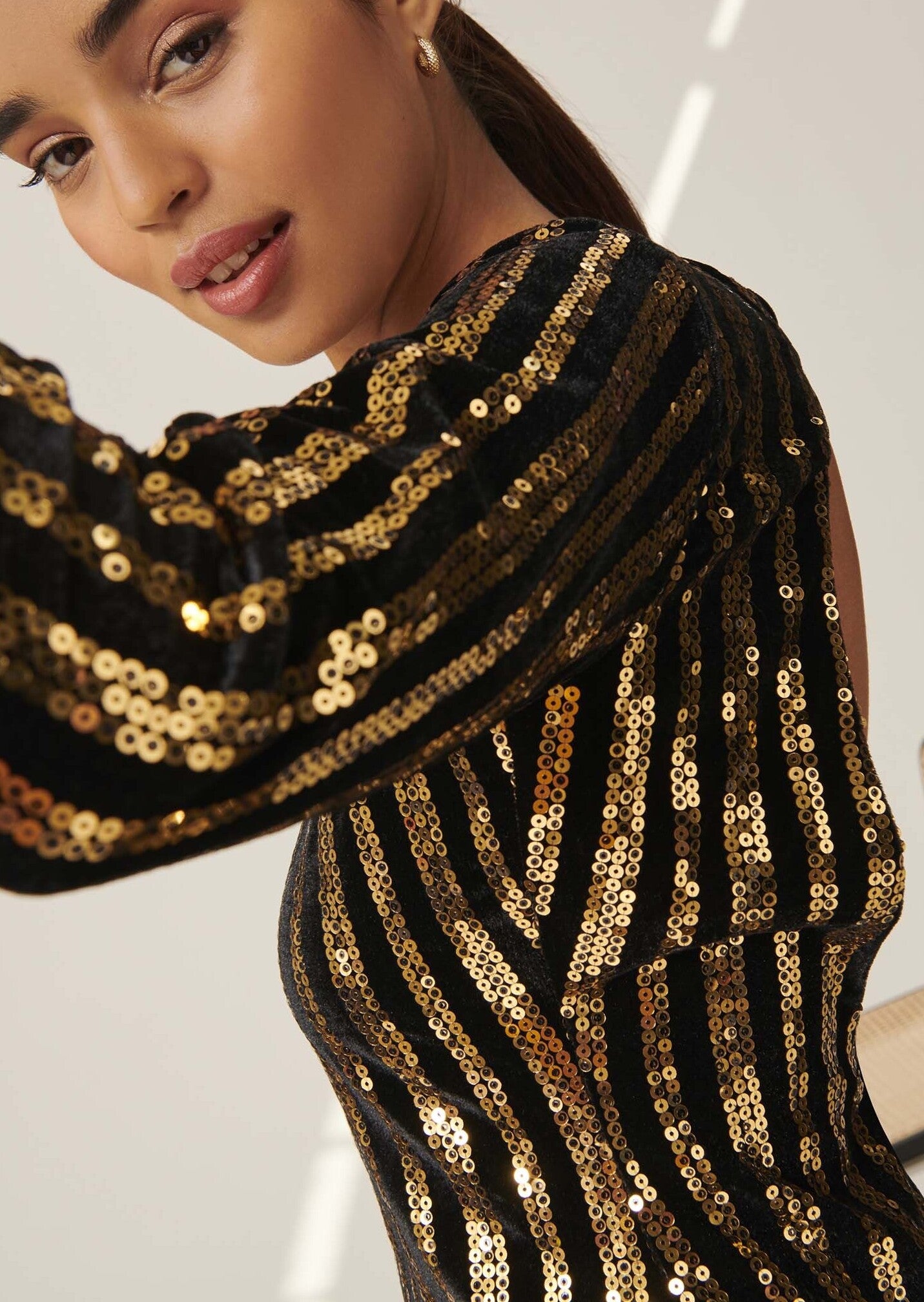 Robe Rory rayée noire et paillettes gold 